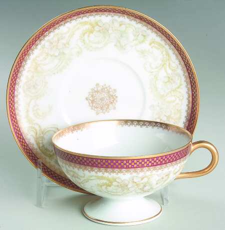 H3576 Footed Cup & Saucer Set