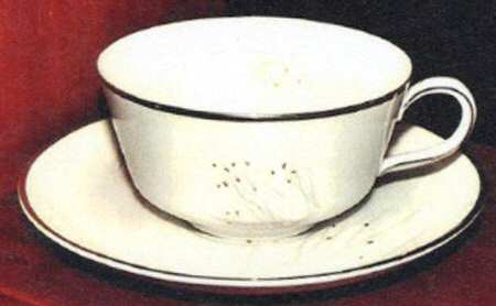 Norderney (Gold) Footed Cup & Saucer Set