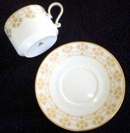 1000 Flat Cup & Saucer Set