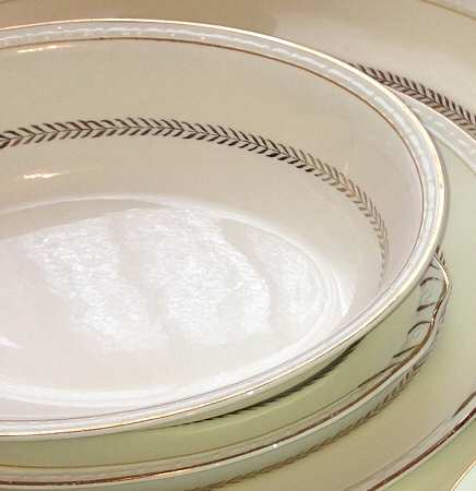 G3359 9" Oval Vegetable Bowl