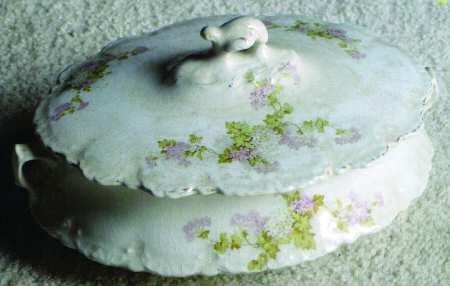 H1304 Oval Covered Vegetable