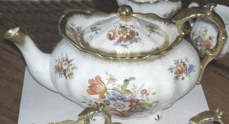 Lady Patricia (Scalloped) Teapot & Lid