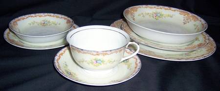 HAO8 Footed Cup & Saucer Set