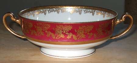 HUT1735 Footed Cream Soup Bowl