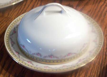 HUT1737 Round Covered Butter