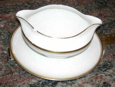 2985 Gravy Boat with Attached Underplate