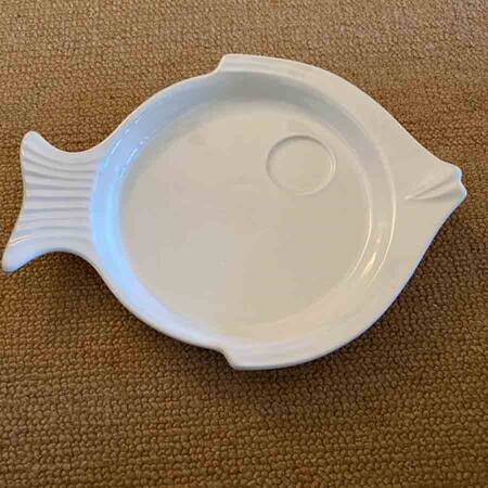White #291 Fish Shaped Snack Plate