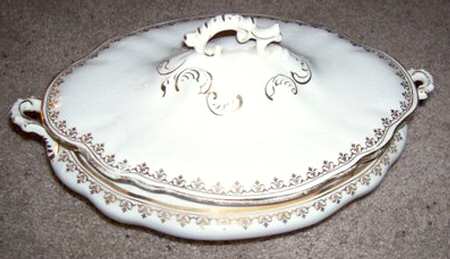 Colonial Oval Covered Vegetable