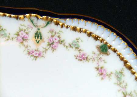 H3692 Handled Cake Plate
