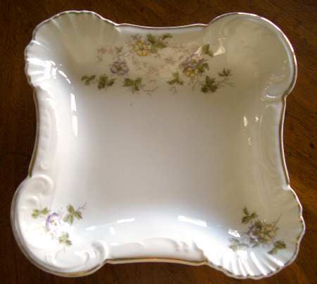 HUT1771 9" Square Vegetable Bowl