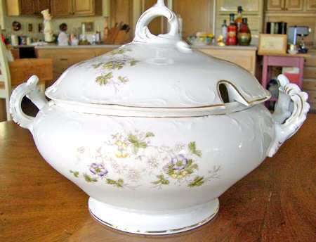 HUT1771 Tureen &  Lid