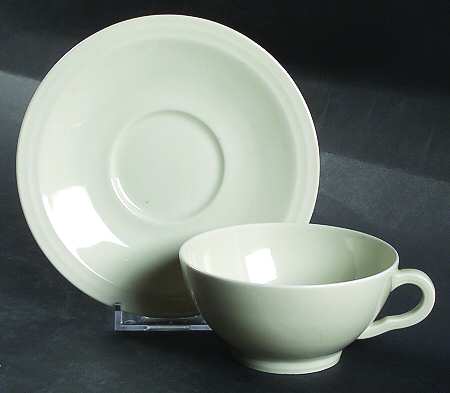 H3697 Footed Cup & Saucer Set