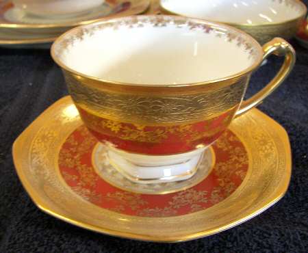 HUT1794 Footed Cup & Saucer Set