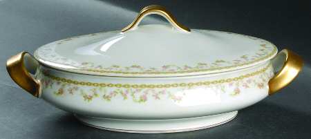 H3715 Oval Covered Vegetable
