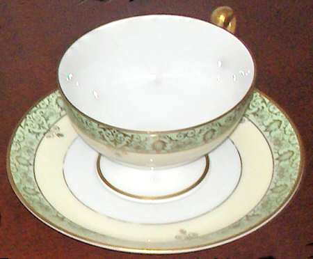 HUT1803 Footed Cup & Saucer Set