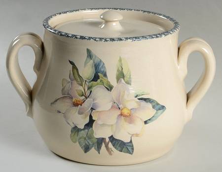 Magnolia Bean Pot & Lid