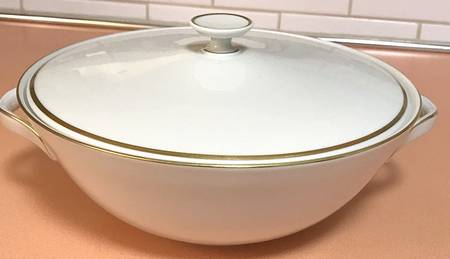 8054 Round Covered Vegetable