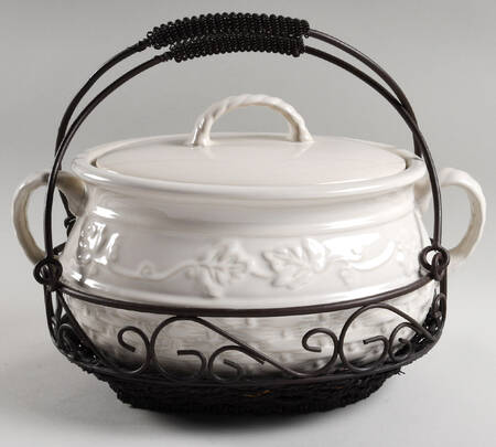 Veranda Bean Pot & Lid w/Metal Holder