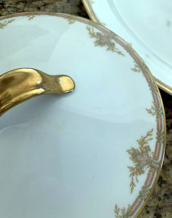 Schleiger 967-1 Round Covered Vegetable