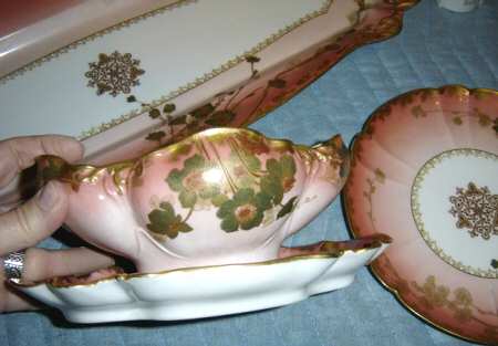 H3740 Gravy Boat with Attached Underplate