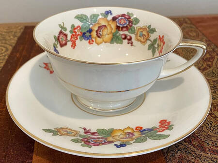 HC1128 Footed Cup & Saucer Set