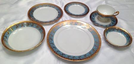 HUT1832 Footed Cup & Saucer Set