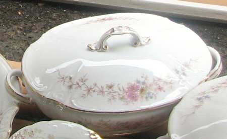 28159 Oval Covered Vegetable