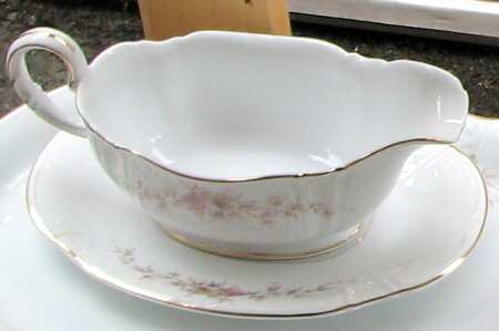 28159 Gravy Boat & Underplate