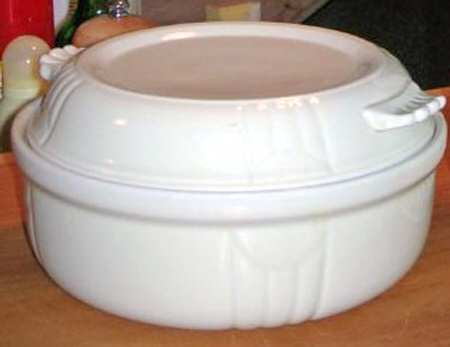 Ivory 1.5 Qt Round Covered Casserole
