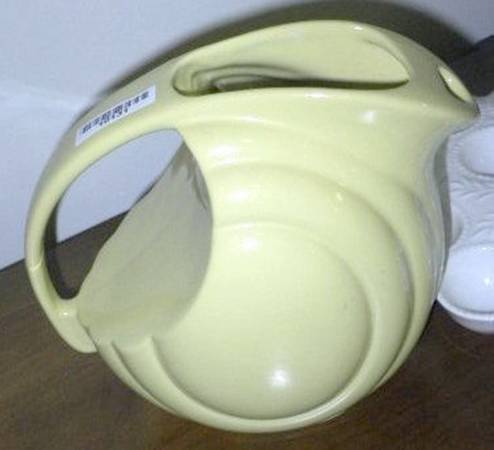 Ivory 64 Oz Streamline Jug
