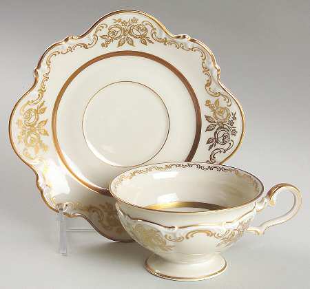 7852 Footed Cup & Saucer Set