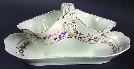 H3810 Gravy Boat with Attached Underplate