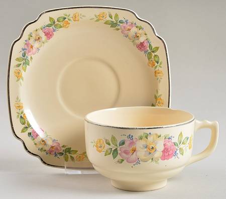 Esther Footed Cup & Saucer Set