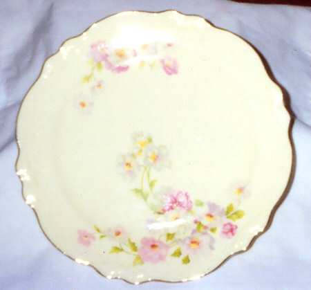 Fluffy Rose (Gold Trim) Dinner Plate