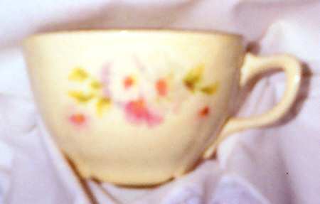 Fluffy Rose (Gold Trim) Flat Cup