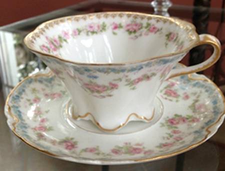 Schleiger 271-4 Footed Cup & Saucer Set