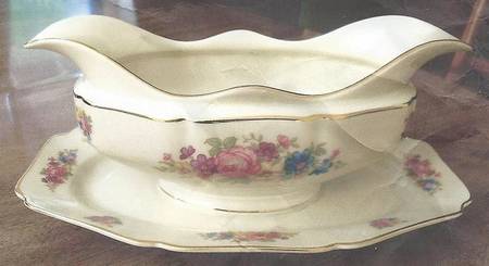 HC1154 Gravy Boat with Attached Underplate