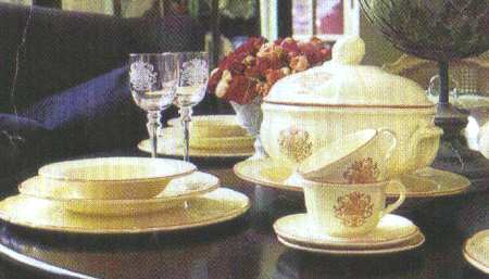 Manoir Tureen & Lid w/Underplate