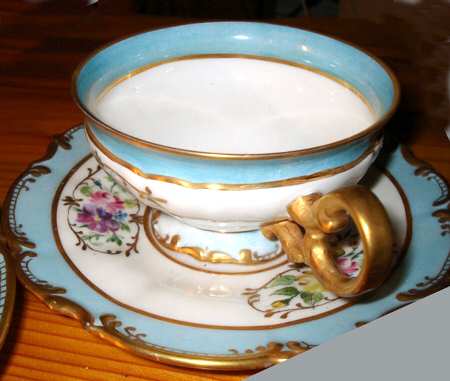 HUT1914 Footed Cup & Saucer Set