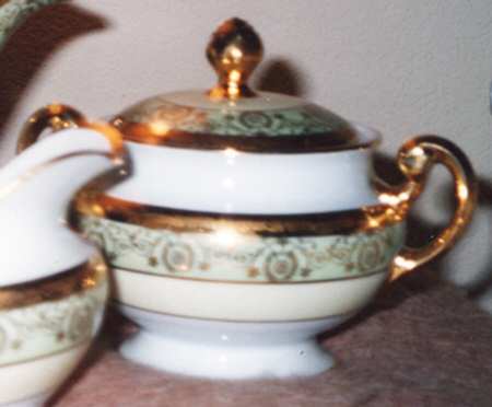 HUT1924 Sugar Bowl & Lid