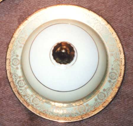 HUT1924 Round Covered Butter