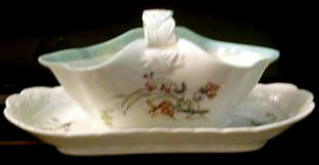 H3966 Gravy Boat with Attached Underplate