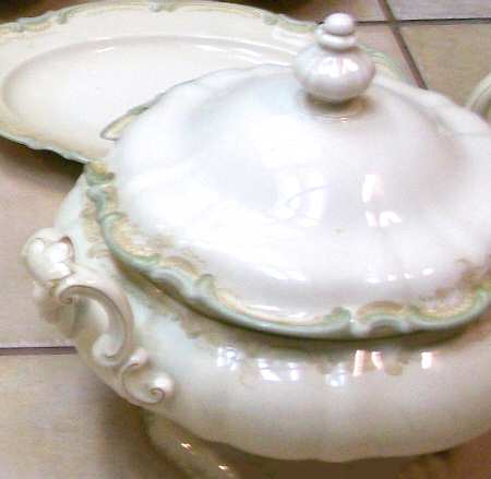 7369 Tureen &  Lid