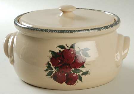 Apple 2 Qt Round Covered Casserole