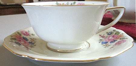HC1172 Footed Cup & Saucer Set