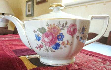 HC1172 Teapot & Lid