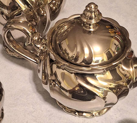HUT1960 Sugar Bowl & Lid