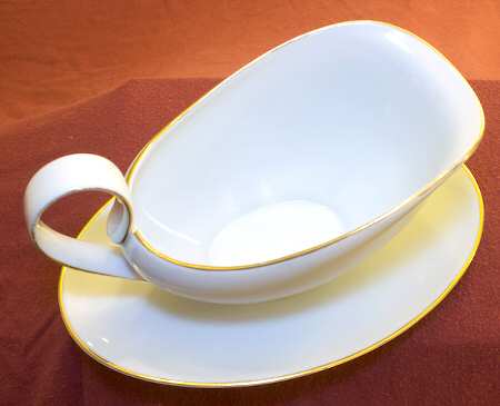 03166 Gravy Boat with Attached Underplate