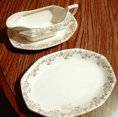 HLC2627 Gravy Boat & Underplate
