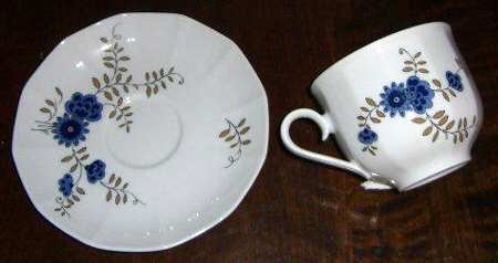 HUT1976 Flat Cup & Saucer Set